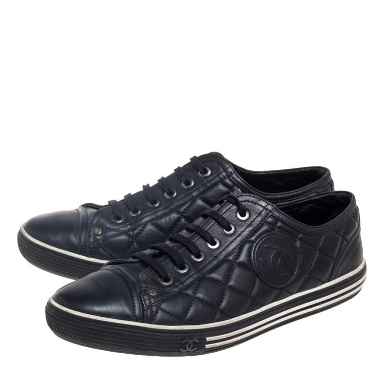 Pre Owned Chanel Black Quilted Leather CC Low Top Sneaker Size 39
