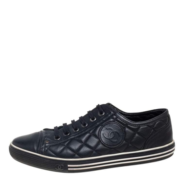 Pre Owned Chanel Black Quilted Leather CC Low Top Sneaker Size 39