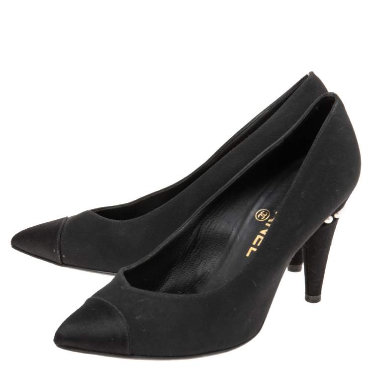 Pre Owned Chanel Black Canvas CC Cap Toe Pumps Size 37
