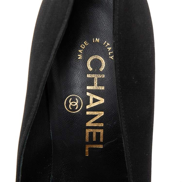 Pre Owned Chanel Black Canvas CC Cap Toe Pumps Size 37