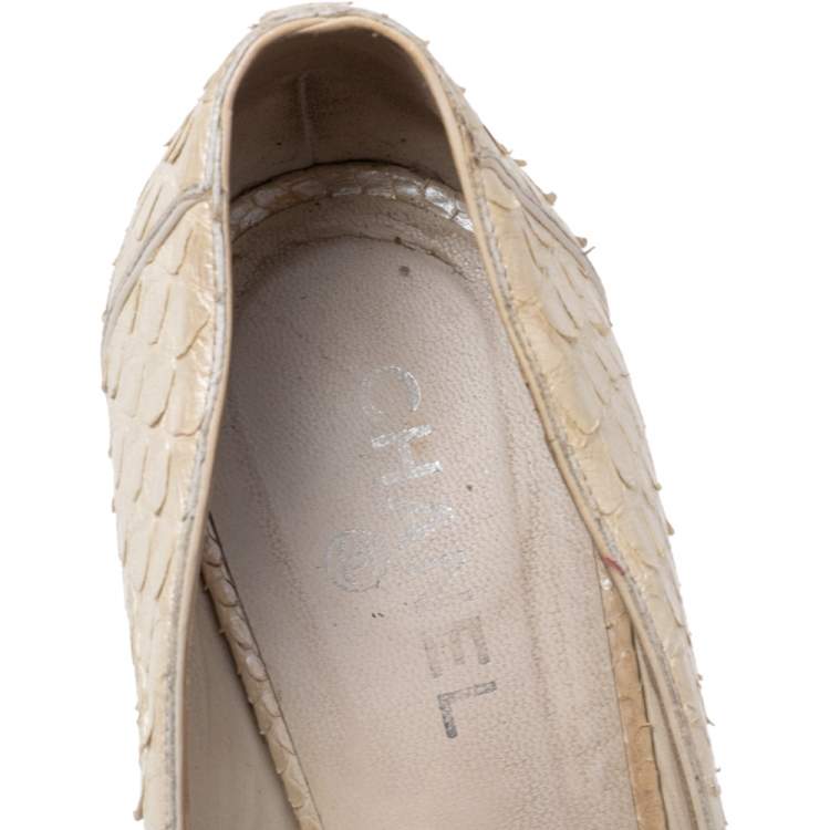 Pre Owned  Chanel Cream Python Leather CC Chain Detail Peep Toe Pumps Size 39.5