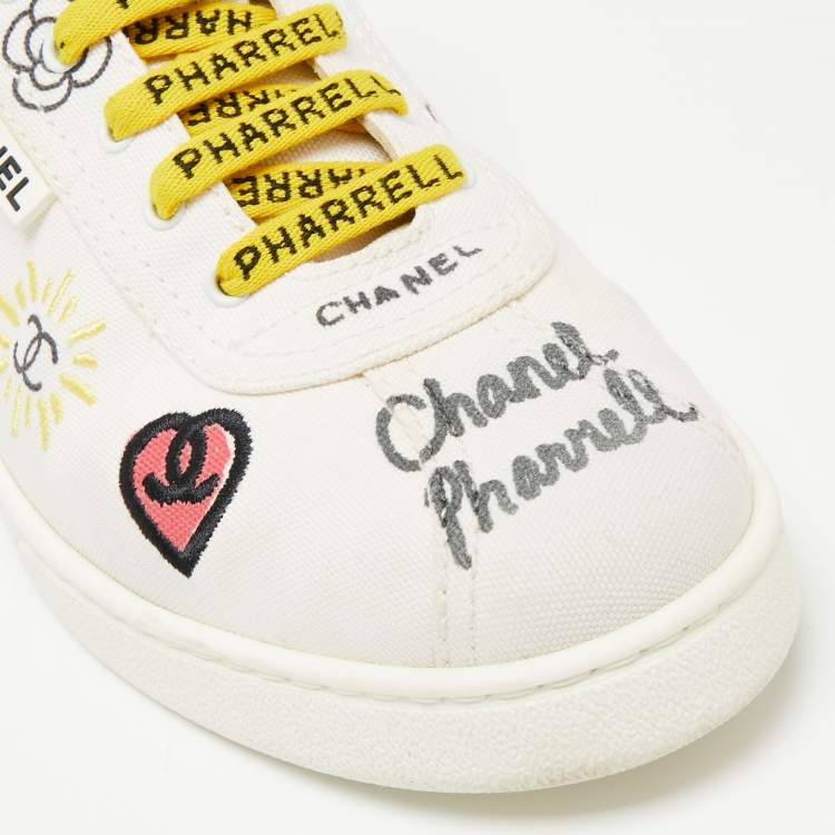 Pre Owned Chanel x Pharrell White Canvas Graffiti Low-Top Sneakers Size 42