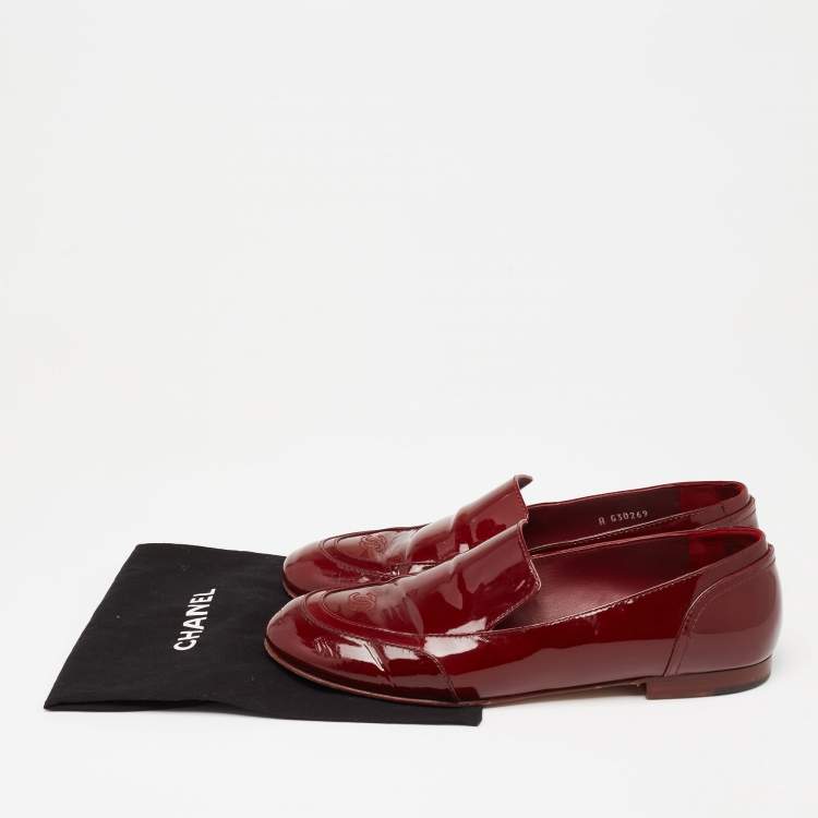 Pre Owned Chanel Burgundy Patent Leather CC Loafers Size 39.5
