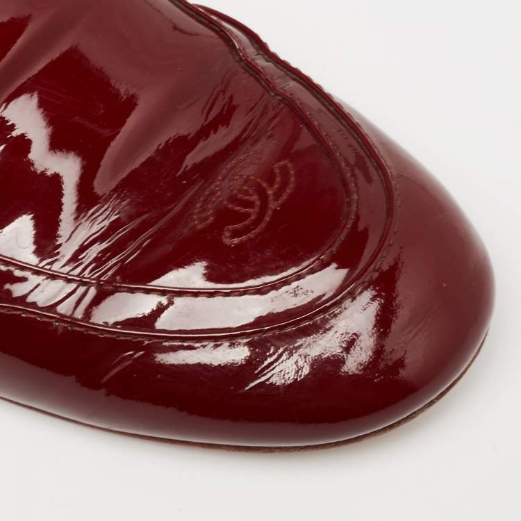 Pre Owned Chanel Burgundy Patent Leather CC Loafers Size 39.5