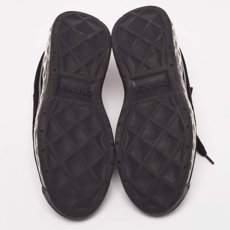 مملوكة مسبقًا Chanel Black Velvet And Suede CC Sneakers Size 39