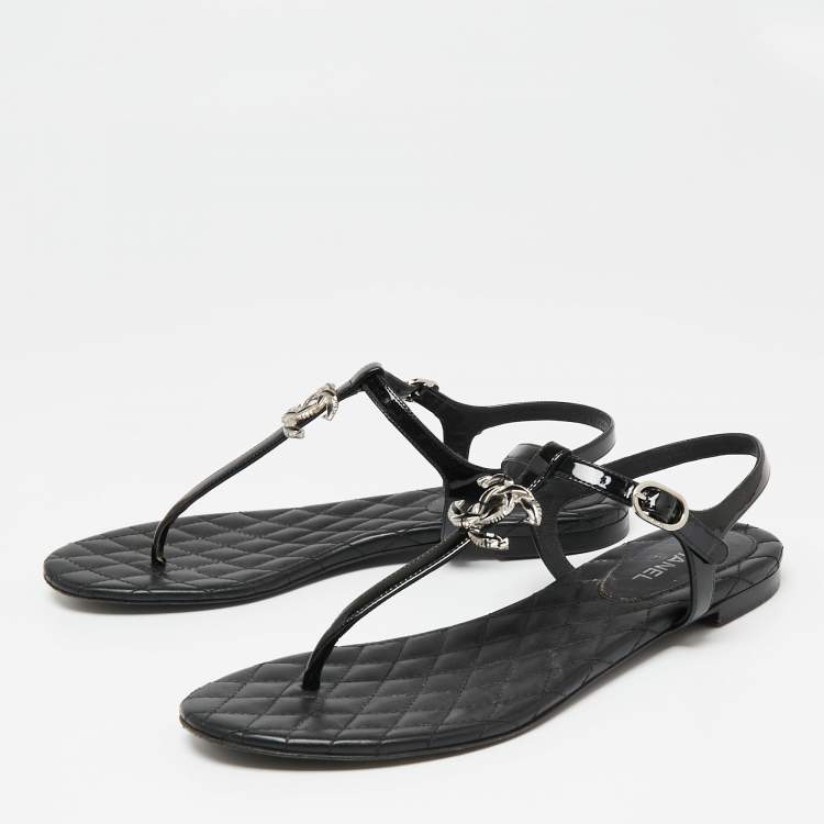 Chanel Black Patent Leather CC Thong Flat Sandals Size 38 Chanel