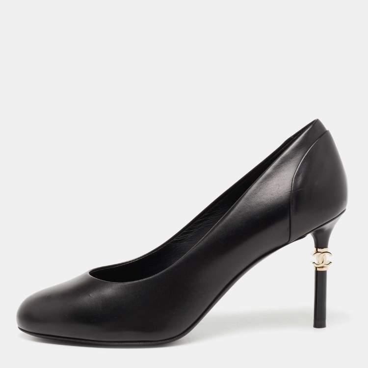 Chanel Leather Round Toe Pumps. Size 39 – Chic To Chic Consignment