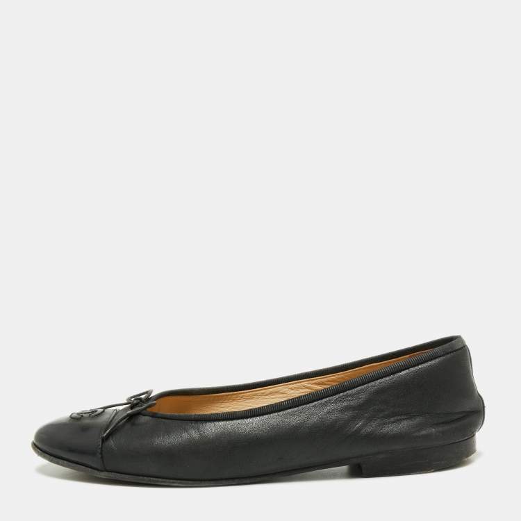 Chanel Black Leather and Patent CC Cap-Toe Bow Ballet Flats Size 38 Chanel  | The Luxury Closet