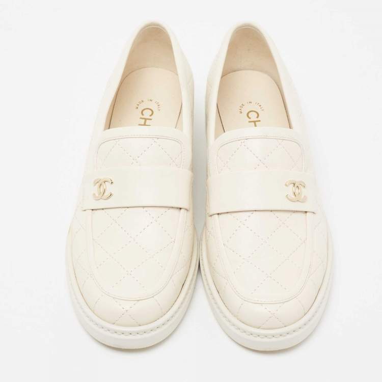 Pre Owned Chanel Off  White Quilted Leather Interlocking CC Logo Loafers Size 36