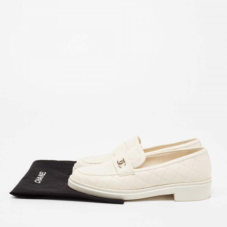 Pre Owned Chanel Off  White Quilted Leather Interlocking CC Logo Loafers Size 36