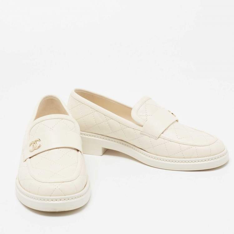 Pre Owned Chanel Off  White Quilted Leather Interlocking CC Logo Loafers Size 36