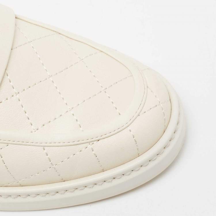 Pre Owned Chanel Off  White Quilted Leather Interlocking CC Logo Loafers Size 36