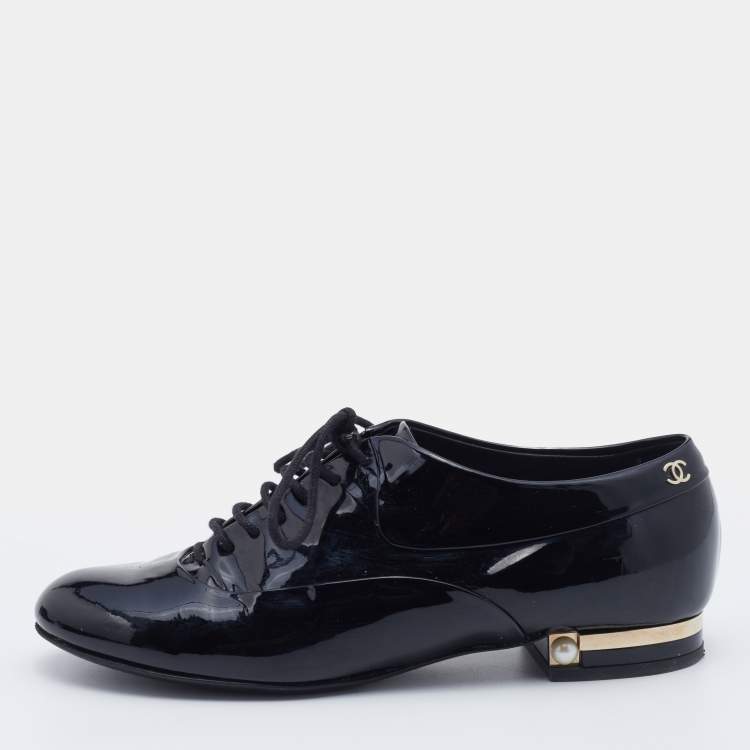Pre Owned Chanel Black Patent Leather Pearl Embellished Lace Up Oxford Size 36.5
