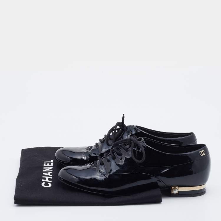 Pre Owned Chanel Black Patent Leather Pearl Embellished Lace Up Oxford Size 36.5