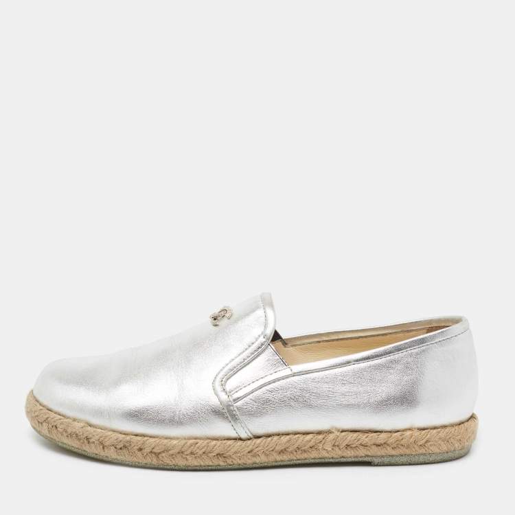 Pre Owned Chanel Metallic Silver Leather CC Espadrille Slip On Loafers Size 38