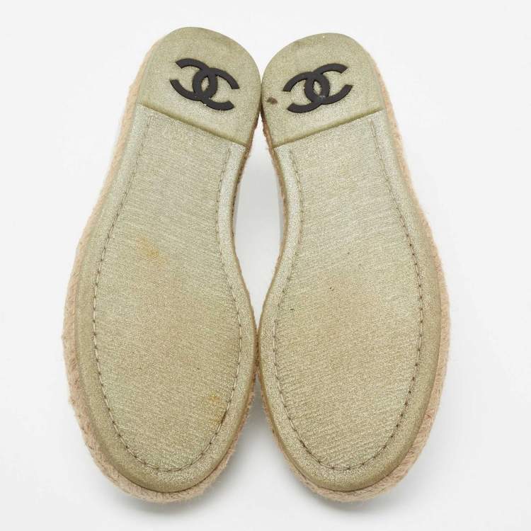 Pre Owned Chanel Metallic Silver Leather CC Espadrille Slip On Loafers Size 38