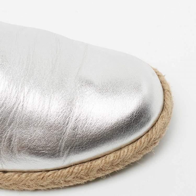 Pre Owned Chanel Metallic Silver Leather CC Espadrille Slip On Loafers Size 38