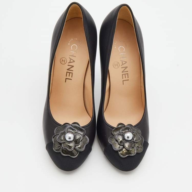 Pre Owned Chanel Black Leather And Fabric Cap Toe Camellia Pearl Embellished Pumps Size 35