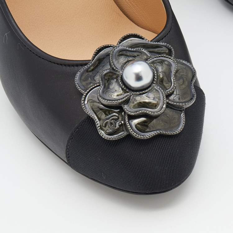 Pre Owned Chanel Black Leather And Fabric Cap Toe Camellia Pearl Embellished Pumps Size 35