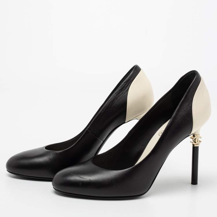 Pre Owned Chanel Black/Beige Leather Round Toe CC Pumps Size 38