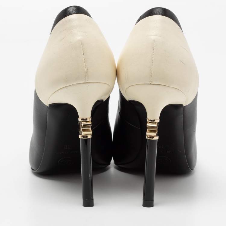 Pre Owned Chanel Black/Beige Leather Round Toe CC Pumps Size 38