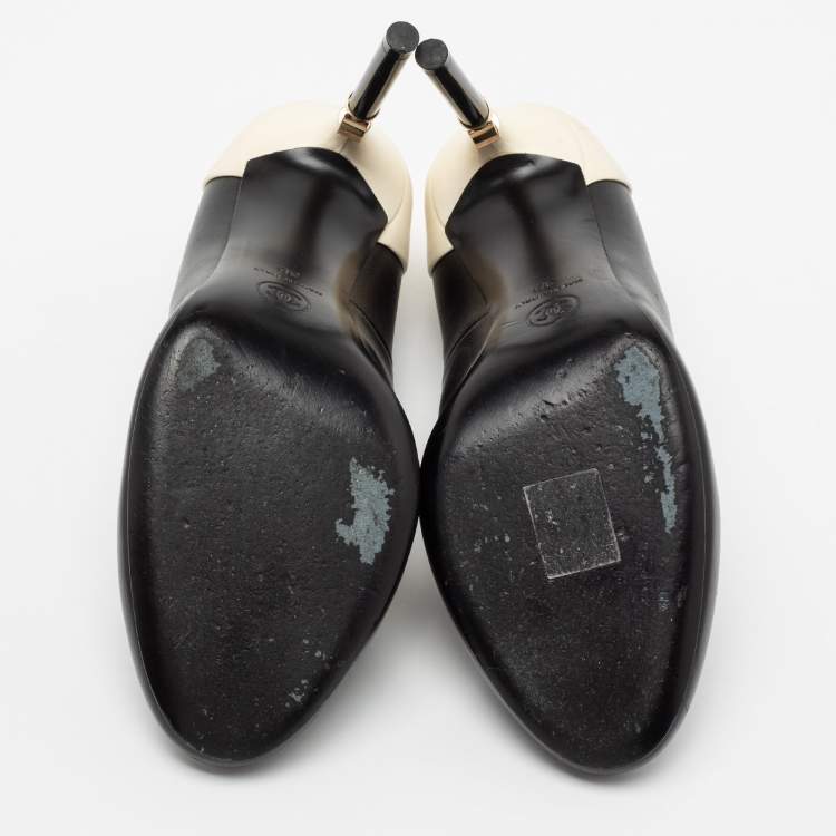 Pre Owned Chanel Black/Beige Leather Round Toe CC Pumps Size 38