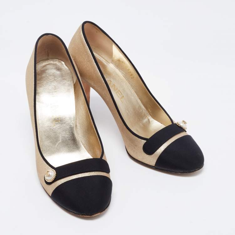 Pre Owned Chanel Gold/Black Glitter Suede and Fabric CC Pearl Cap Toe Pumps Size 35.5