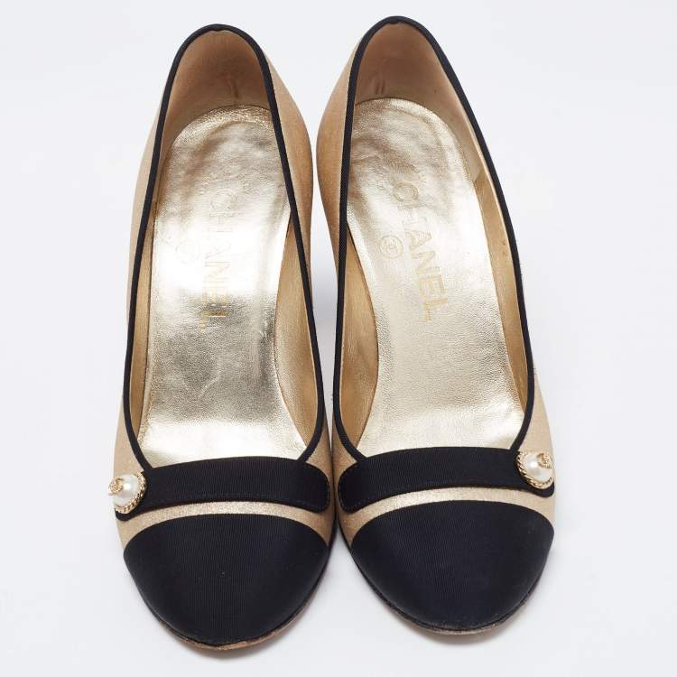 Pre Owned Chanel Gold/Black Glitter Suede and Fabric CC Pearl Cap Toe Pumps Size 35.5