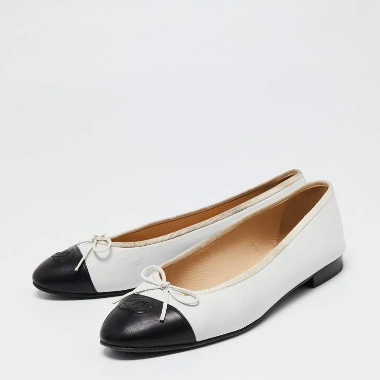 Chanel White/Black Leather CC Cap toe Ballet Flats Size 41 Chanel