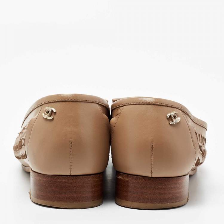 Pre Owned Chanel Beige Leather Braided Lion Head Detail Slip On Loafers Size 39