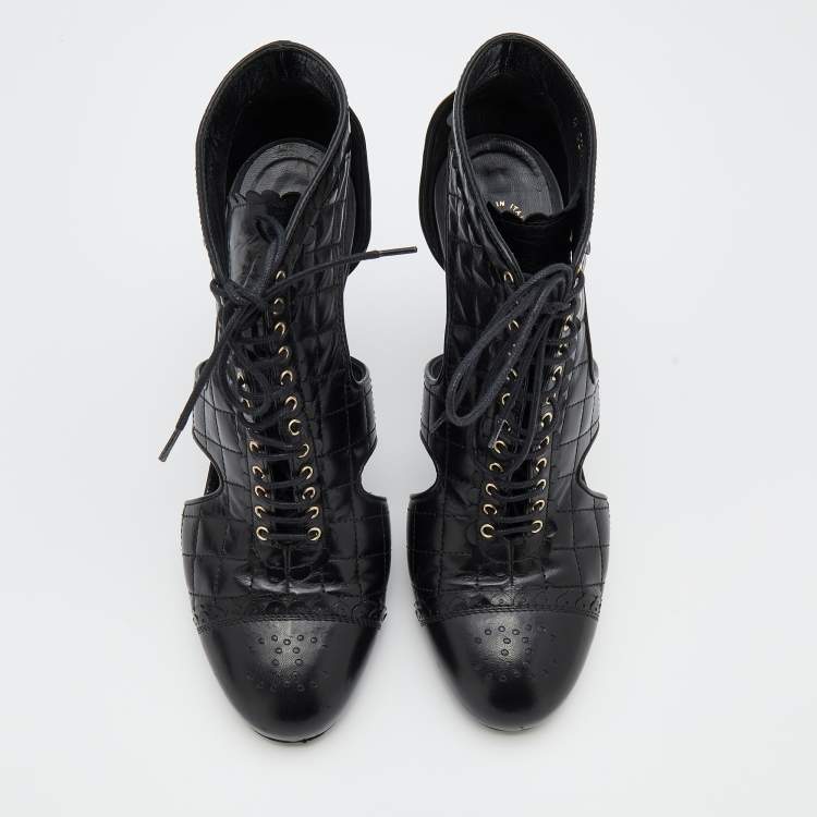 Pre Owned Chanel Black Quilted Leather CC Cap Toe Lace Up Booties Size 40.5