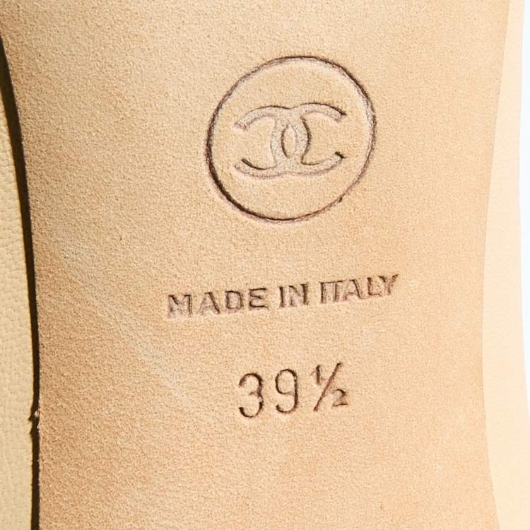 Pre Owned Chanel Beige/Black Leather CC Bow Cap Toe Pumps Size 39.5