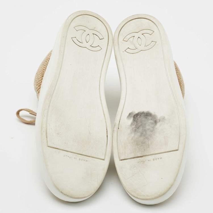 مملوكة مسبقًا Chanel White/Gold Tweed and Leather CC High Top Sneakers Size 36.5