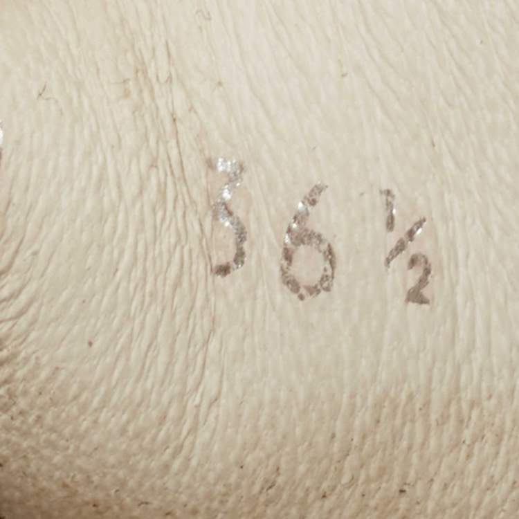 مملوكة مسبقًا Chanel White/Gold Tweed and Leather CC High Top Sneakers Size 36.5