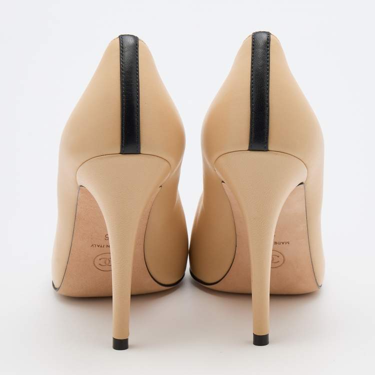 Pre Owned Chanel Beige/Black Leather CC Cap Toe Pumps Size 36