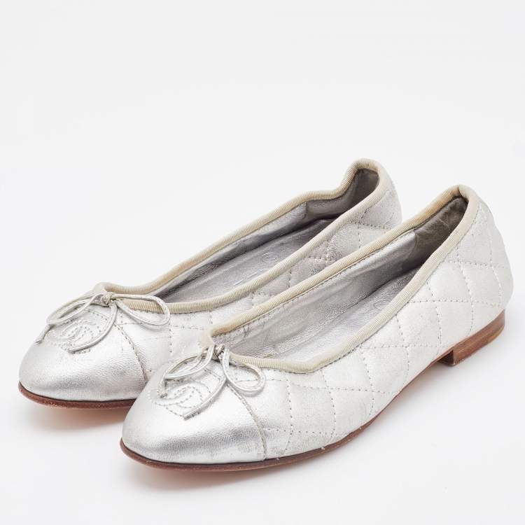 Chanel Metallic Silver Leather CC Cap Toe Bow Ballet Flats Size 34 Chanel