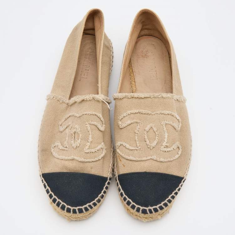 Pre Owned Chanel Beige/Black Canvas CC Cap Toe Espadrille Flats Size 39