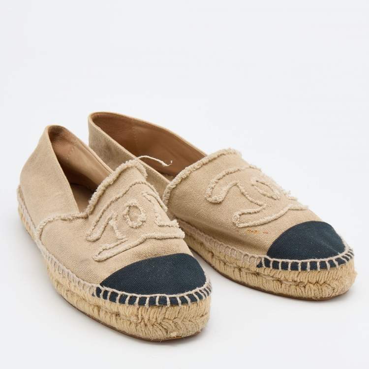 Pre Owned Chanel Beige/Black Canvas CC Cap Toe Espadrille Flats Size 39