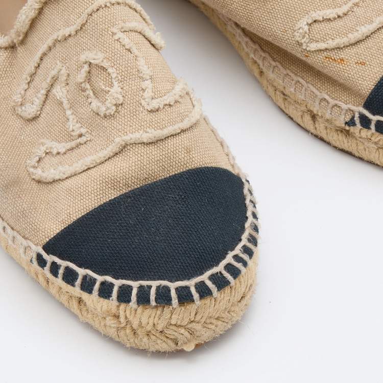 Pre Owned Chanel Beige/Black Canvas CC Cap Toe Espadrille Flats Size 39
