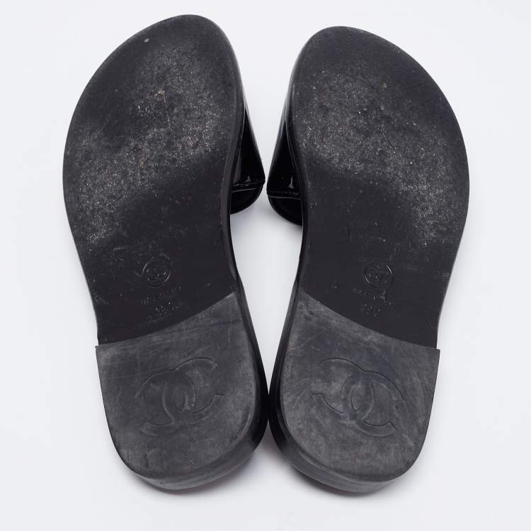 Pre Owned Chanel Black Patent Leather CC Slide Flats Size 38