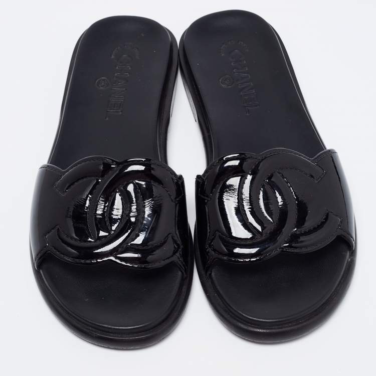 Pre Owned Chanel Black Patent Leather CC Slide Flats Size 38