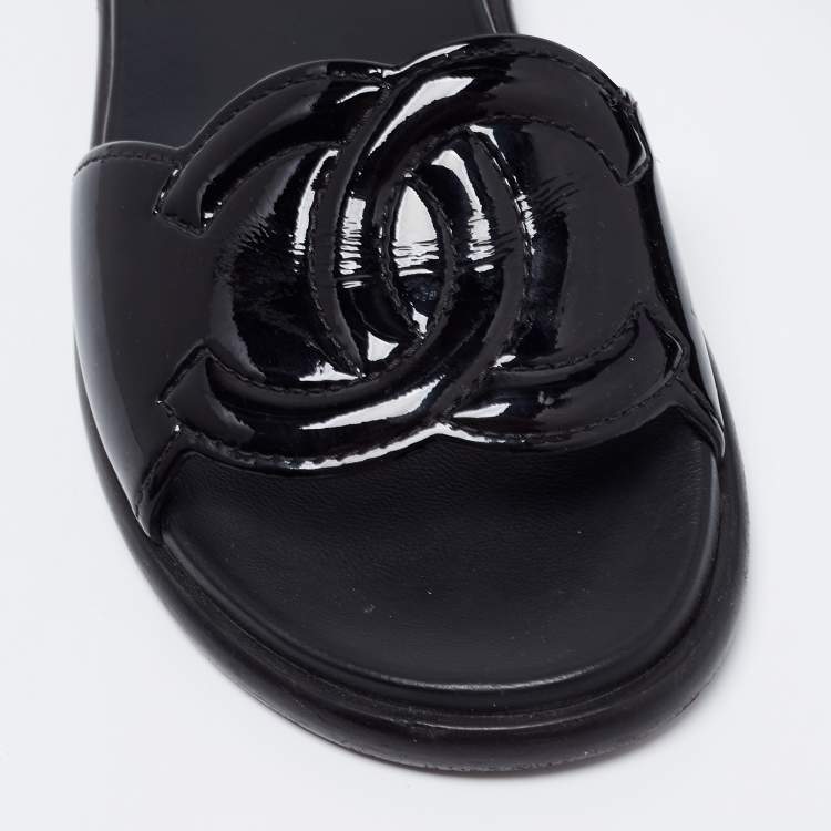 Pre Owned Chanel Black Patent Leather CC Slide Flats Size 38