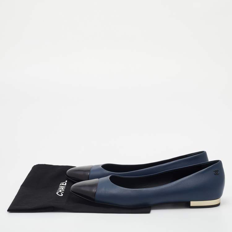 Pre Owned Chanel Blue/Black Leather CC Ballet Flats Size 39.5