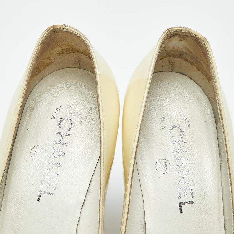 Pre Owned Chanel Cream Patent Leather CC Peep Toe Pumps Size 39.5