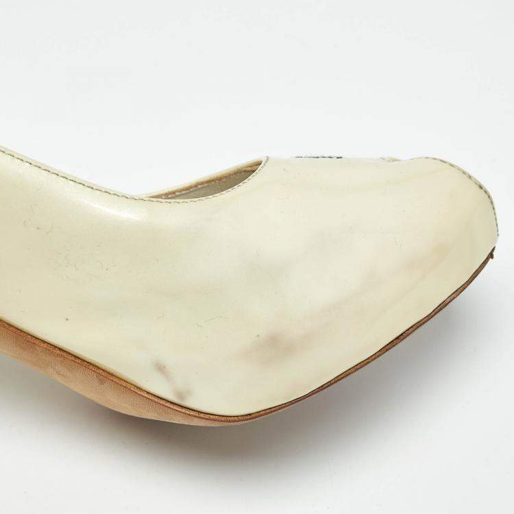 Pre Owned Chanel Cream Patent Leather CC Peep Toe Pumps Size 39.5