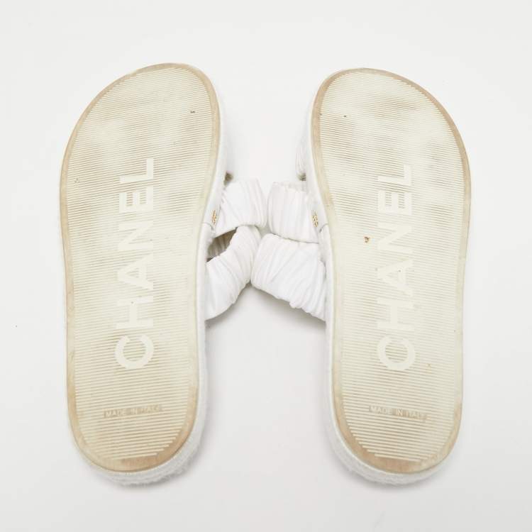 Pre Owned Chanel White Pleated Satin CC Turnlock Espadrille Slides Size 39
