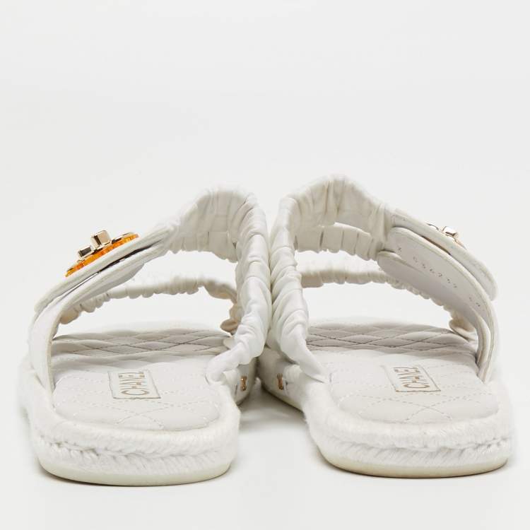 Pre Owned Chanel White Pleated Satin CC Turnlock Espadrille Slides Size 39