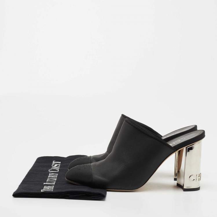 Pre Owned Chanel Black Leather CC Cap-Toe Sandals Size 39