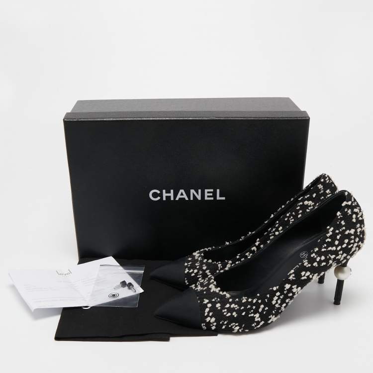 Pre Owned Chanel Black/White Tweed Pearl Cap Toe Pumps  Size 38.5