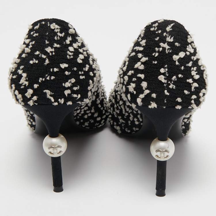 Pre Owned Chanel Black/White Tweed Pearl Cap Toe Pumps  Size 38.5